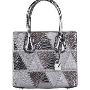 MICHAEL KORS MERCER medium messenger - metallic crackle leather